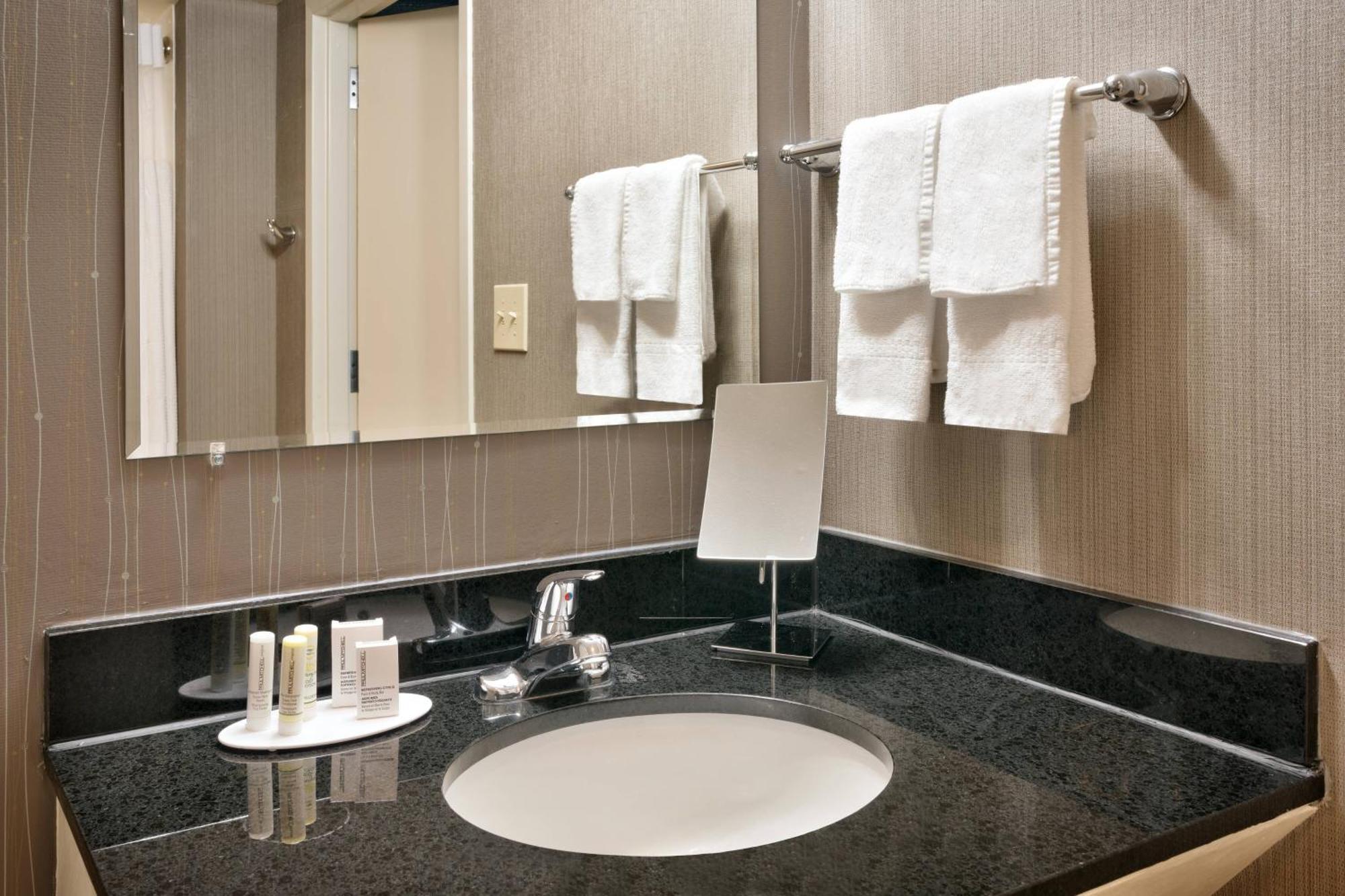 Courtyard By Marriott Charlotte Airport Loso מראה חיצוני תמונה